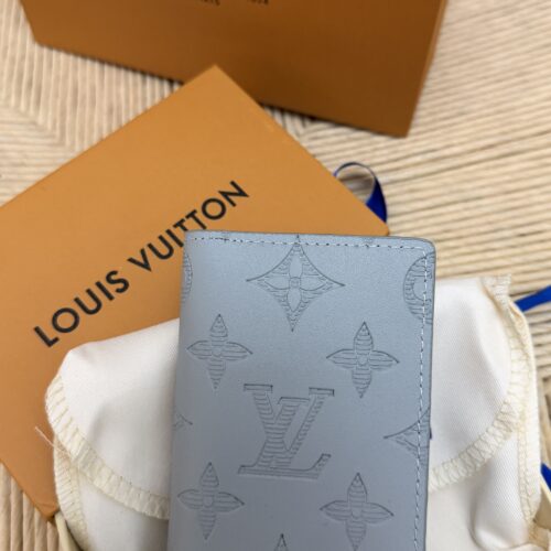 بوك Lv رصاصي