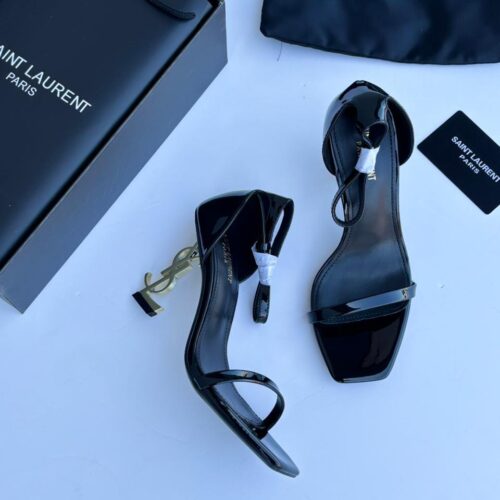 كعب YSL أسود