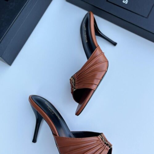 كعب YSL بني
