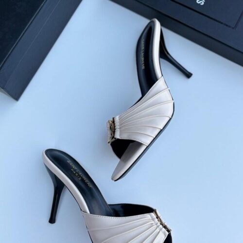 كعب YSL أبيض