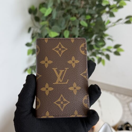 بوك Lv بني حروف